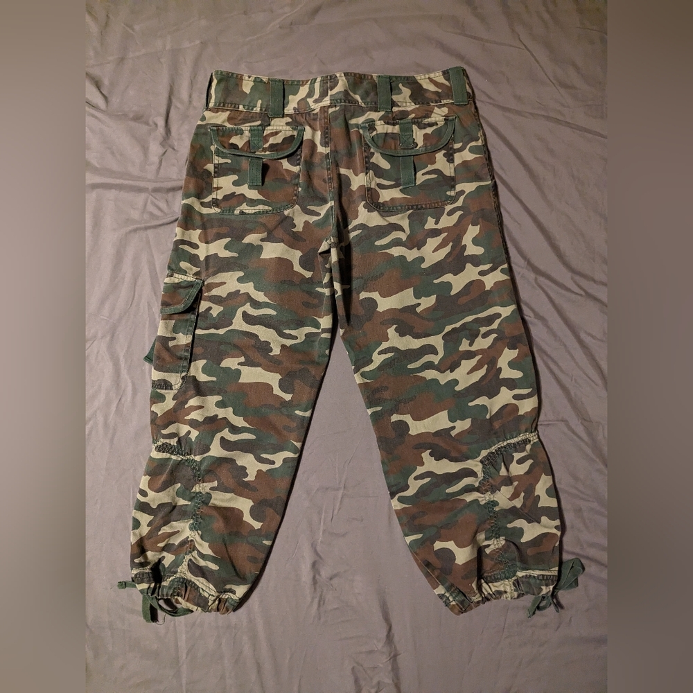 Camo Capri's - Picture 3 of 3